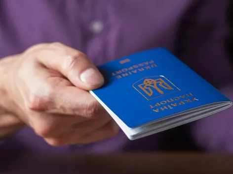 Отримання паспортів для чоловіків 18-60 років за кордоном: у МВС дали важливе уточнення