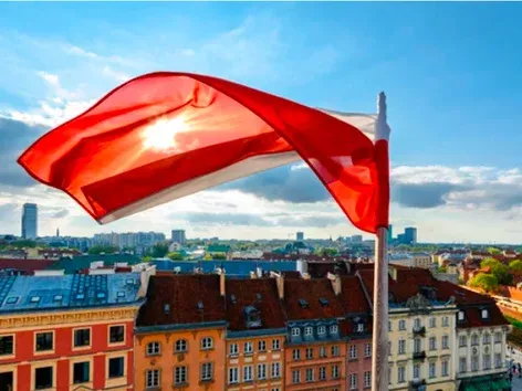 What services for Ukrainian refugees in Poland are still available free of charge?