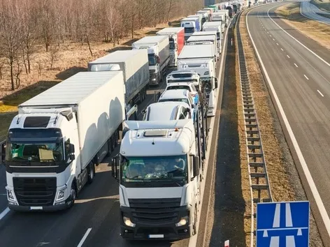 єЧерга для вантажівок запрацювала ще на одному пункті пропуску з ЄС