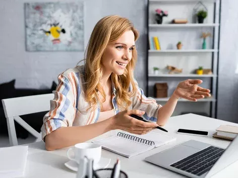 Free training in creative and IT industries for Ukrainian women abroad: details