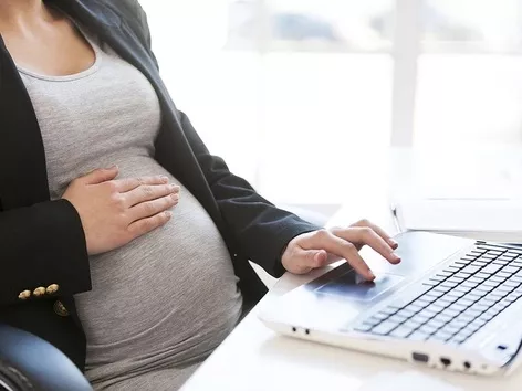 Maternity benefits for female sole proprietors in 2025: conditions, amounts, and application