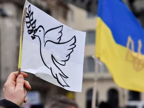 Which countries are promoting their own formula for peace for Ukraine?