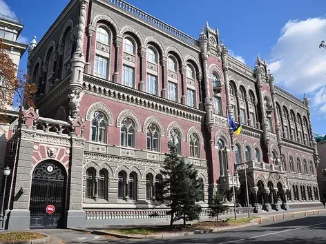 What will be the working hours of banks on New Year's holidays in Ukraine?