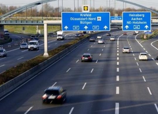 No more benefits: refugees from Ukraine are obliged to register cars in Germany