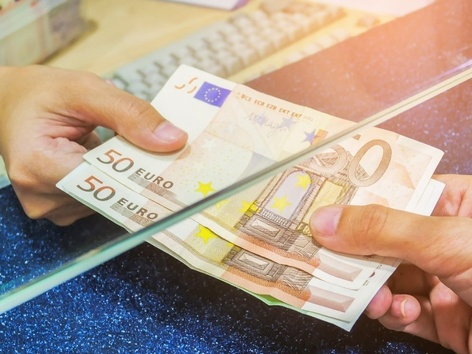 Ukrainians will be able to exchange hryvnia cash in Lithuania