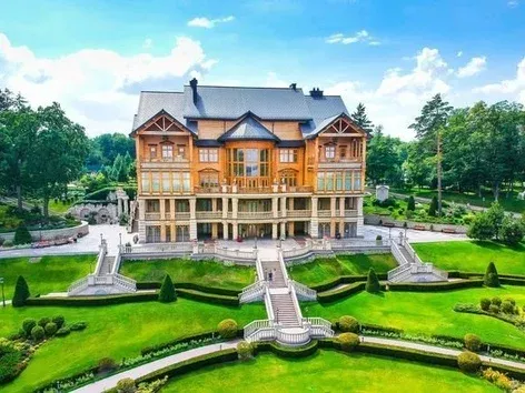 Mezhyhiria Park-Monument opened to visitors for the first time in a new format: residence guide and prices