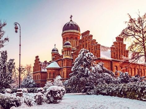 Чернівці – туристична перлина, освітній центр та надійний гуманітарний тил України