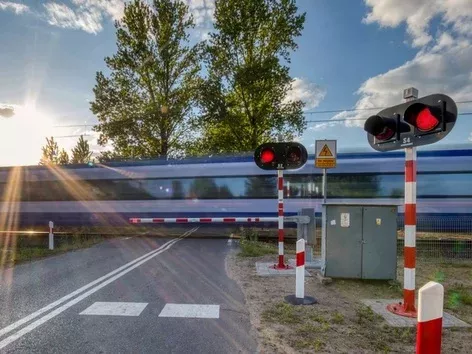Rules for driving through railway crossings: a memo for drivers