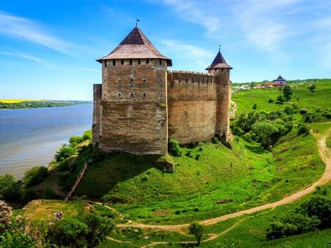 Travel by car: the most scenic routes in Ukraine in 2025