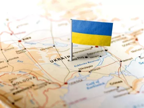 What documents are required for immigration to Ukraine for persons who previously had Ukrainian citizenship?