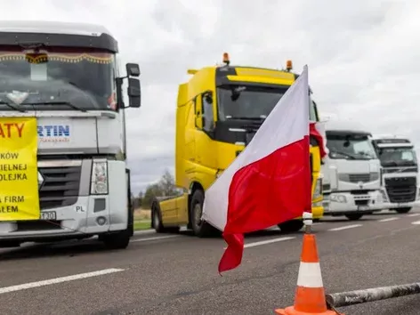Польские перевозчики разблокировали первый КПП на границе с Украиной: что заставило их пойти на этот шаг