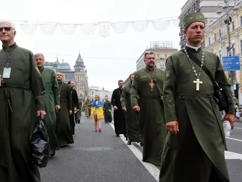 Who is a military chaplain and what role does he play in war?