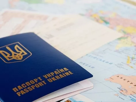 Чи можна отримати візу за кордоном без повернення в Україну: як це працює?