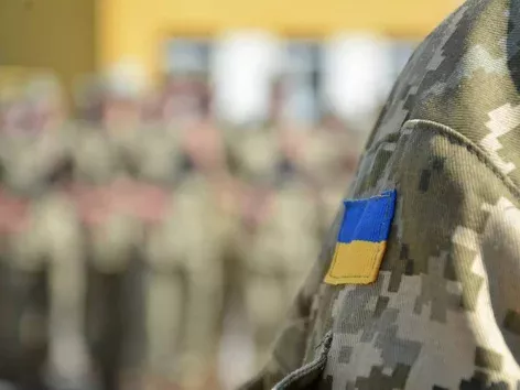 Чи потрібно 17-річним їхати в Україну, щоб ставати на облік ТЦК: що кажуть у Раді та уряді