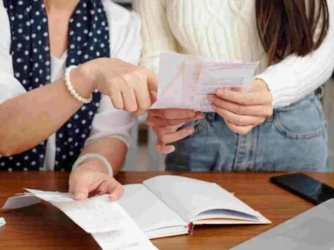 Is it obligatory to pay utility bills for Ukrainians who have moved abroad and who may not pay their bills