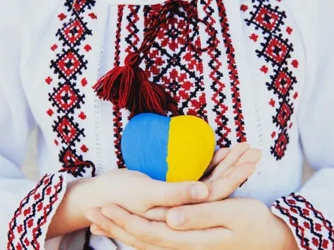 How did Ukrainians change the world's perception of charity during the war?