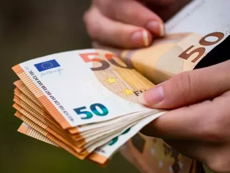 Скільки грошей потрібно мати для в’їзду в країни ЄС: фінансові вимоги та правила перевезення готівки