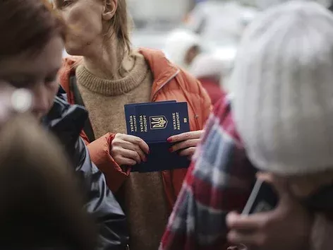 Where did most refugees return to Ukraine from?