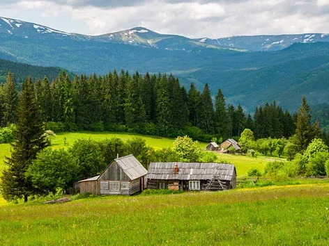 How to get to the Carpathians from abroad in 2025?