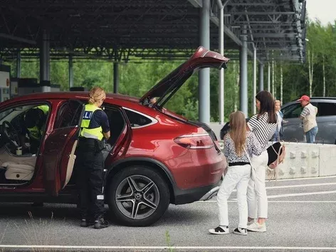 Latvia imposed a ban on autos with russian license plates: what will be done with russians' cars