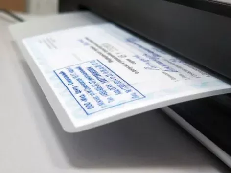 Will they let you cross the border with a laminated birth certificate for your child: rules for 2025
