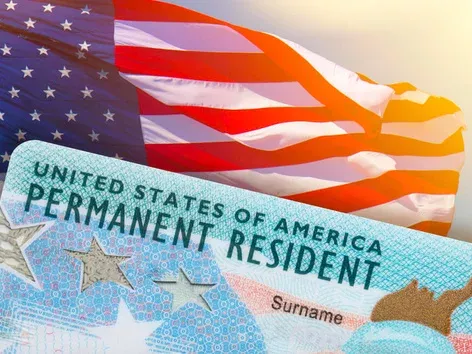 Адміністрація Трампа призупиняє деякі заявки на Green Card США: що треба знати українцям