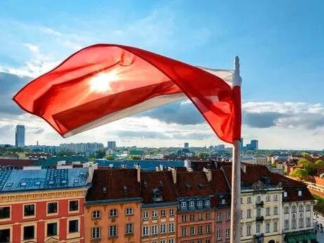 How to get to Ukraine from Poland without standing in lines: the nearest airports and the most convenient routes by train, bus, or car