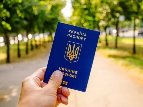 Can I travel with an extended Ukrainian passport?