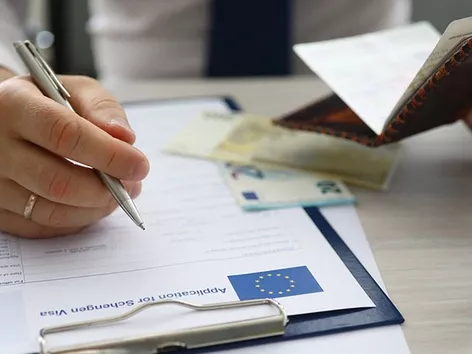 Traveling to Ukraine via EU countries: who needs a Schengen transit visa and how to get it?