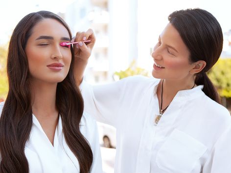 Работа в сфере красоты: какой beauty-профессией можно овладеть за границей за 2-5 дней