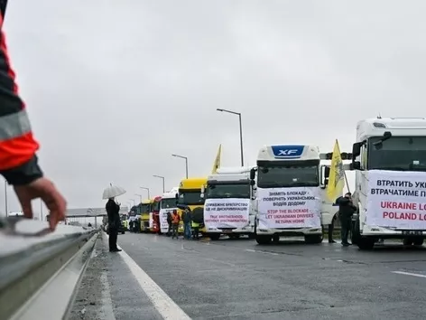 Украинские перевозчики начали протест на границе в ответ на блокаду перевозчиков из стран ЕС