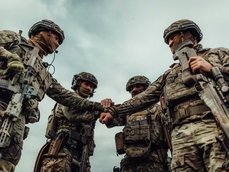 How did Ukraine become a military innovator in the world?