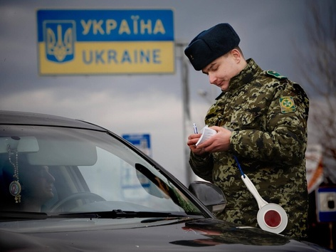 Виїзд за кордон чоловіка, який є особою з інвалідністю І, ІІ, ІІІ групи. Що відомо?