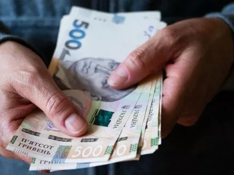 Ukraine continues payments to IDPs, but not to all: who will be able to receive funds