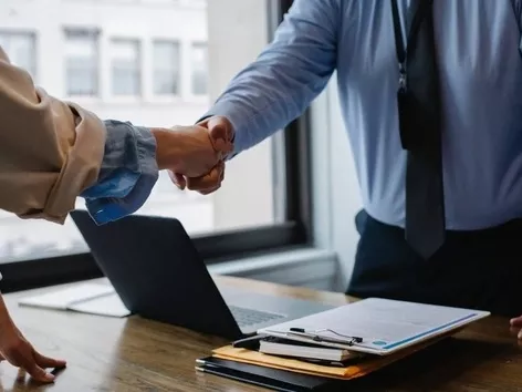 What taxes do foreigners doing business in Ukraine have to pay?