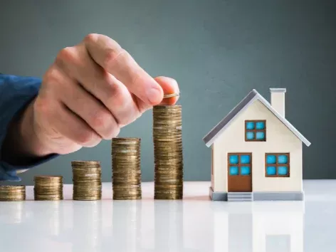 How does property insurance work during wartime?