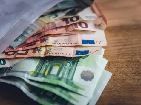 Refugees in Germany will be restricted from receiving cash