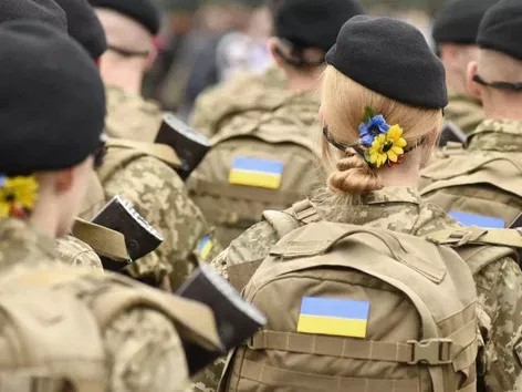 Військовий облік для жінок, швидке метро та оновлене нарахування за газ: які зміни очікувати з 1 жовтня