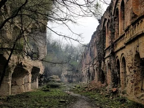 Tarakanivskyi Fort: why does the ghost outpost attract lovers of historical monuments, unusual architecture, and mystical stories?