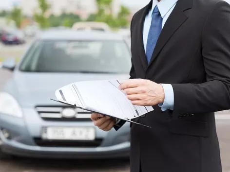Car lawyer in Poland: help in case of an accident and car registration