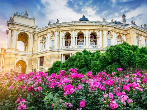 Discover Ukraine: top tours to Ukrainian cities for foreigners