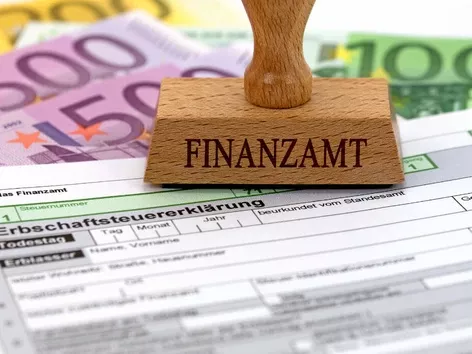 Tax return for Ukrainians in Germany: who has to file, when, and what are the consequences if they fail to do so?