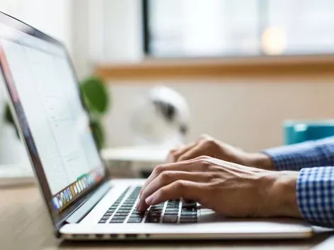 Ukraine will launch e-Consul system: how it should help Ukrainians abroad