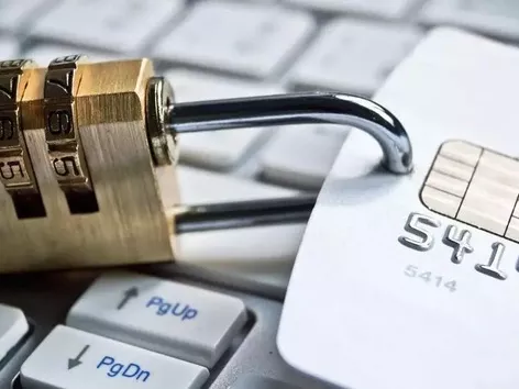 Ukrainians who left the country with utility bills in arrears may have their accounts frozen: details